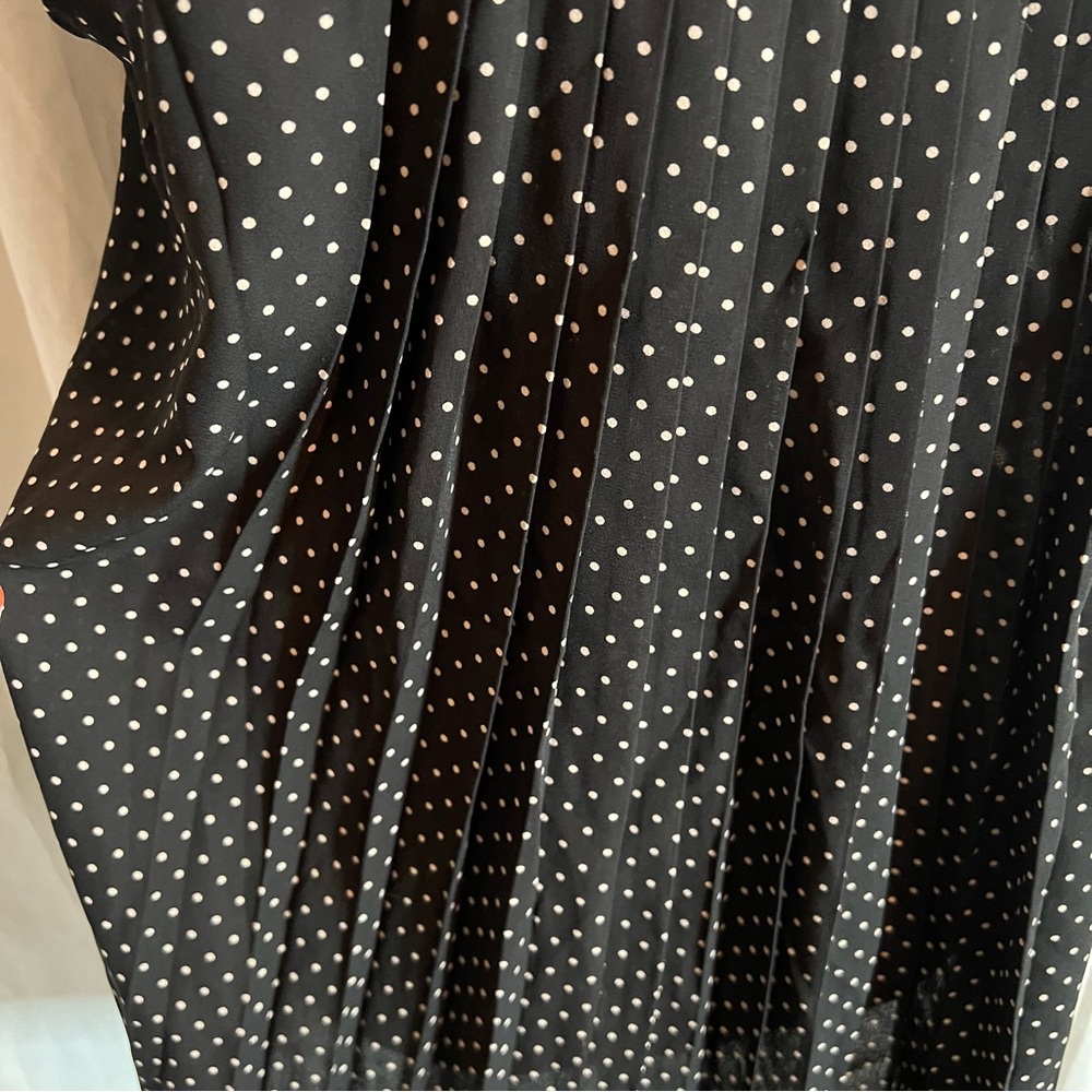 💚W5 Black and Tan Polka Dot Sleeveless Crew Neck Blouse - Picture 2 of 6